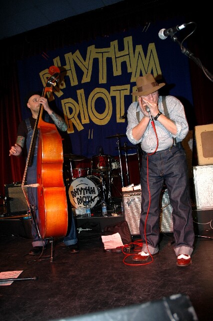 min 2004 11 26 riot s04 032